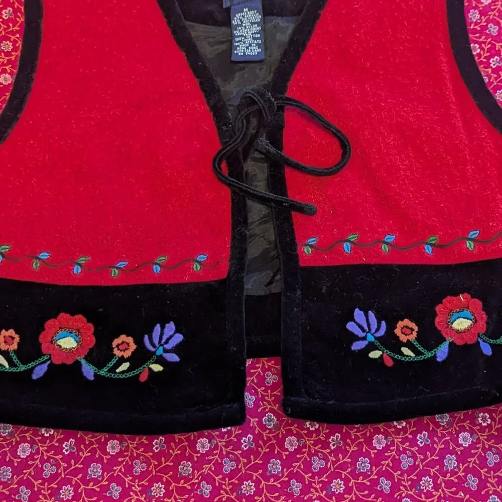 Vintage Gap Velvet Vest Scandi‎ Girl Embroidered Boho 90’s Felt Hippie Floral